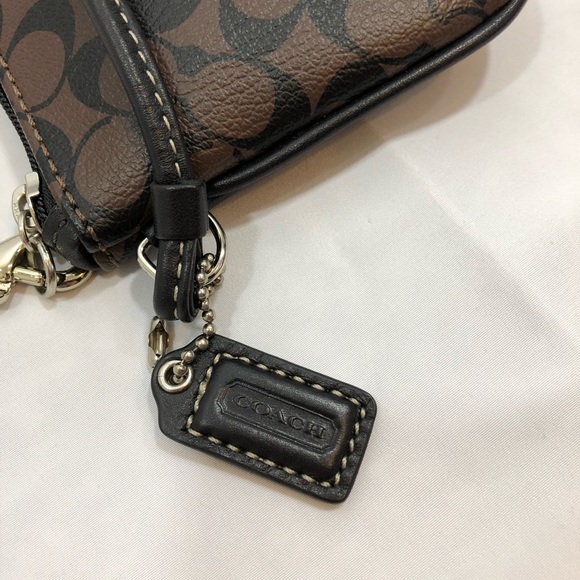 Coach wristlet - Picture 3 of 6